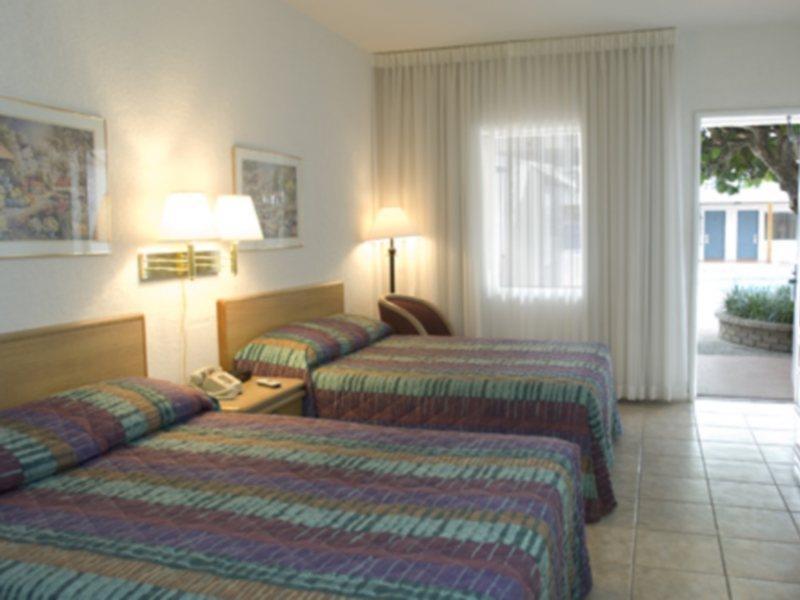 Travelodge Monaco Beach Resort Sunny Isles Beach Exterior photo