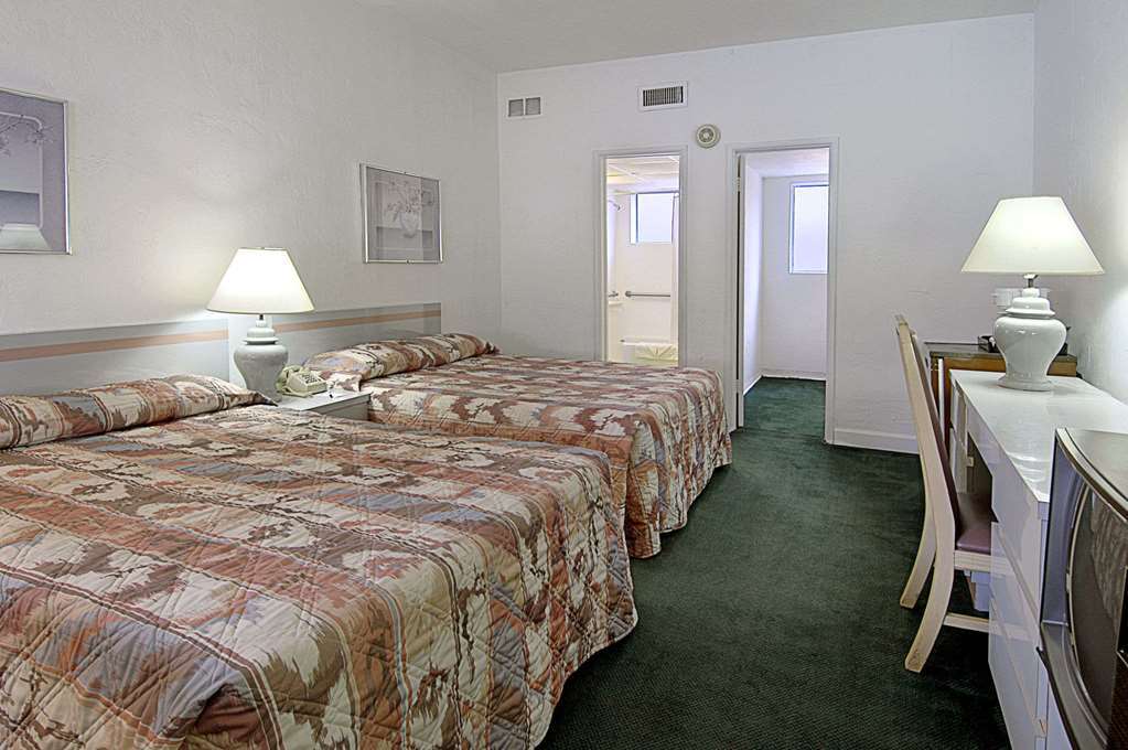 Travelodge Monaco Beach Resort Sunny Isles Beach Room photo